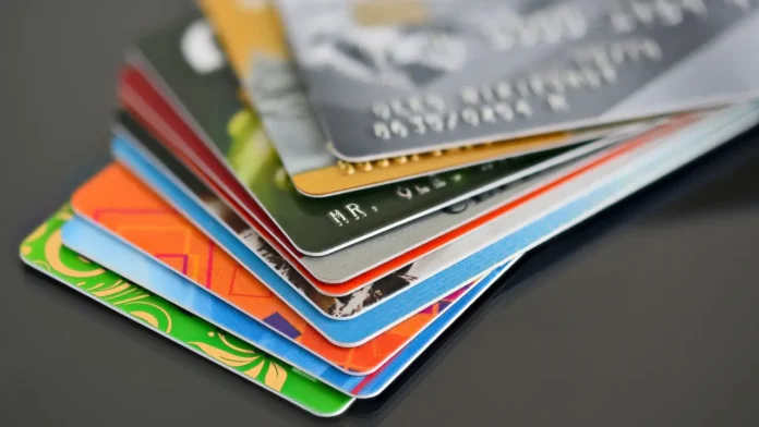 En el listado de tarjetas revolving se pueden encontrar productos antiguos y algunos que se siguen comercializando hoy en día