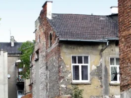 Los daños causados por una casa heredada son responsabilidad de todos los herederos
