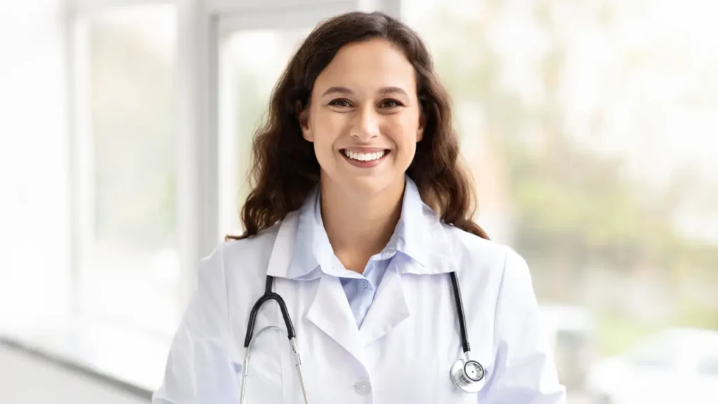 Excluir a un médico de un proceso selectivo no es posible alegando que obtuvo la plaza en otro proceso celebrado a la vez pero finalizado antes