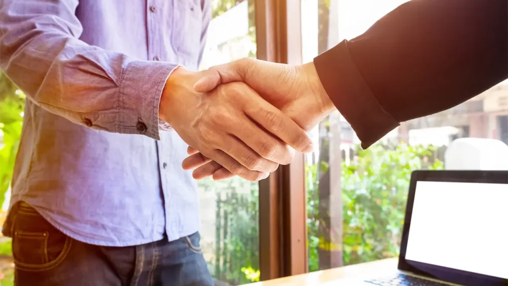 La indemnización por incumplir una promesa de trabajo no aparece en ninguna ley, pero la jurisprudencia avala el derecho a ella