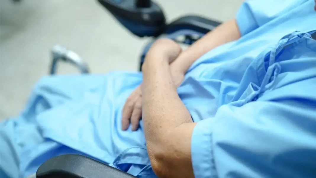 La SS tiene que reconocer la incapacidad permanente absoluta por usar bolsa de orina