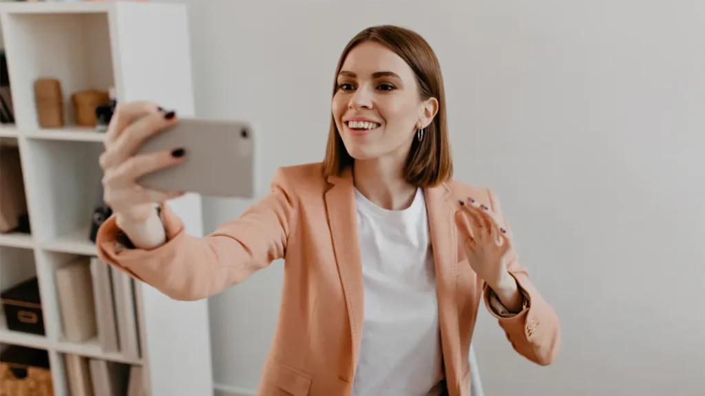 Una empresa puede acometer un despido por publicar en redes sociales en el trabajo si se dañó su imagen