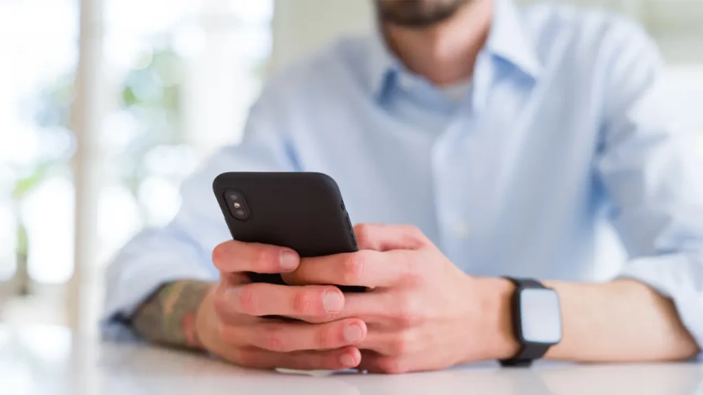 Despedir mediante el SMS de baja en la Seguridad Social puede conllevar que el despido sea improcedente o nulo