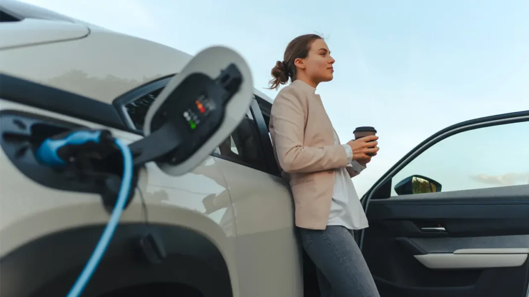 La deducción por comprar un coche eléctrico en el IRPF varía entre comunidades autónomas