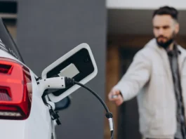 La deducción por instalar cargadores de coches eléctricos ayuda a sufragar la inversión