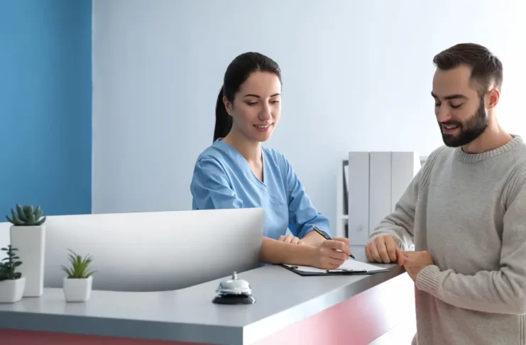 Es posible presentar una reclamación por impedir el acceso a la historia clínica ante la AEPD