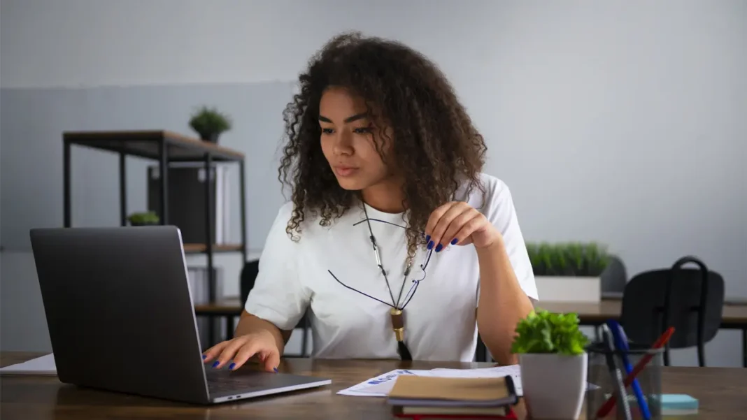 Los solicitantes de residencia pueden trabajar mientras se tramitan administrativamente sus expedientes