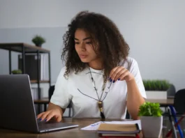 Los solicitantes de residencia pueden trabajar mientras se tramitan administrativamente sus expedientes