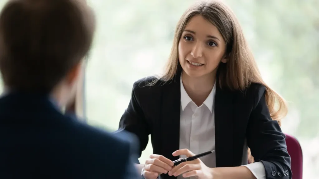 Las ofertas de trabajo solo para mujeres u hombres son discriminatorias y atentan contra el Derecho de la UE