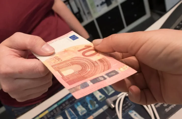 El plus de quebranto de moneda está pensado para compensar los riesgos de manejar dinero en efectivo