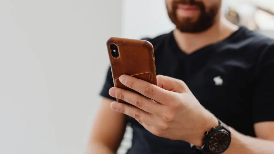 Emplear pantallazos de WhatsApp como prueba es posible en España