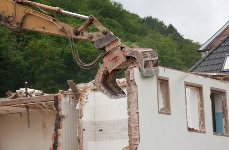 Se puede obtener una indemnización por demolición de obras si se realizaron con licencia urbanística